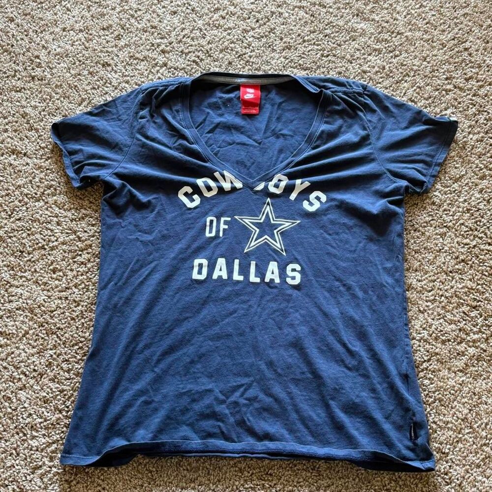 Nike Women's Navy and Blue T-shirt